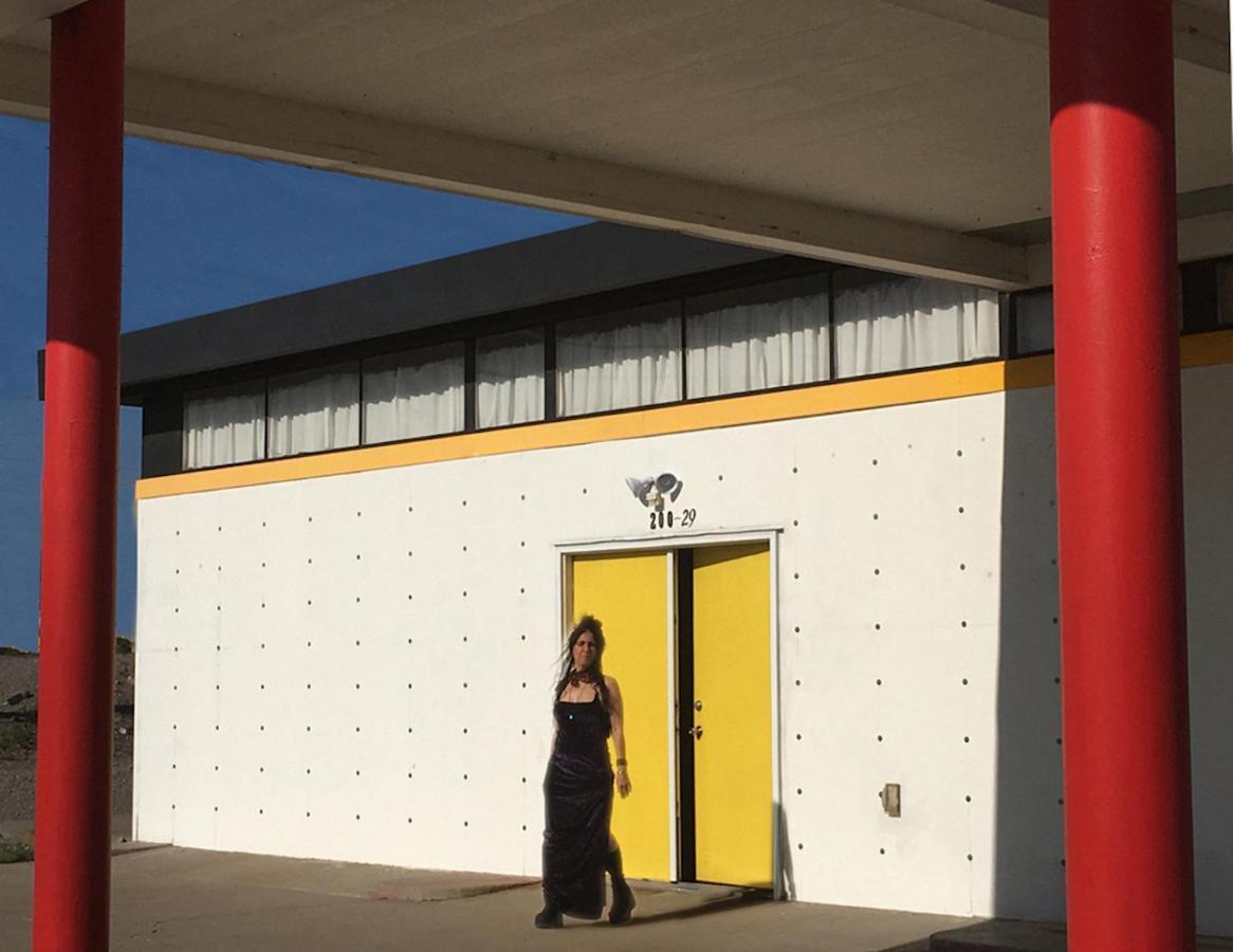 Space Castle: A 1950S Gas Station Transformed Into An Art Themed Wonderland Truth or Consequences Exterior foto