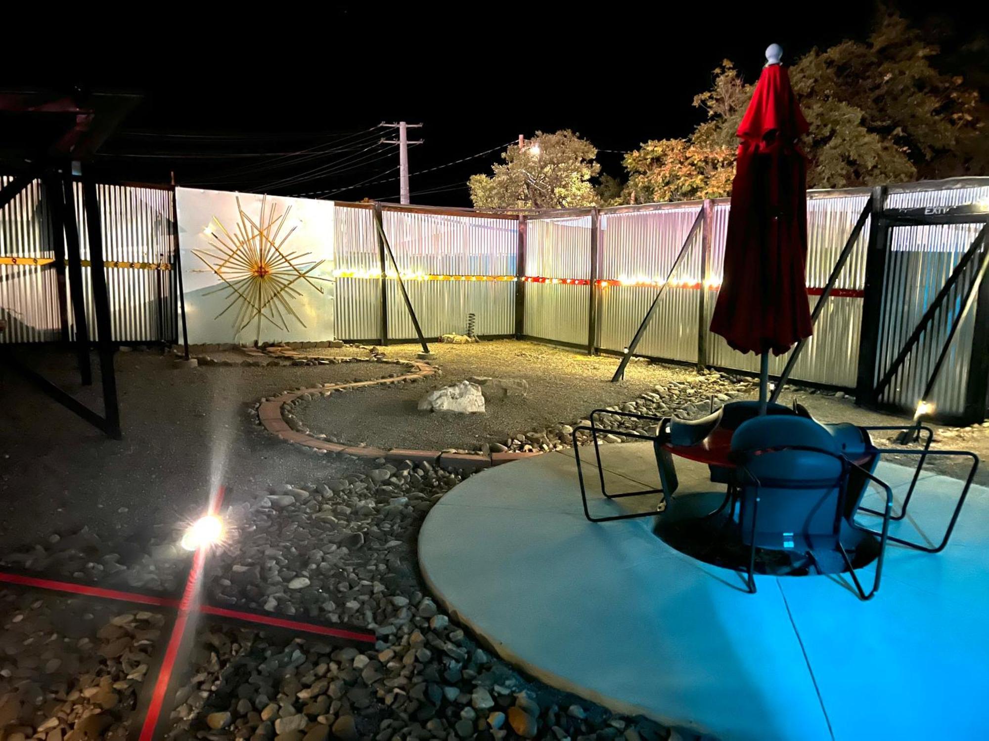 Space Castle: A 1950S Gas Station Transformed Into An Art Themed Wonderland Truth or Consequences Exterior foto